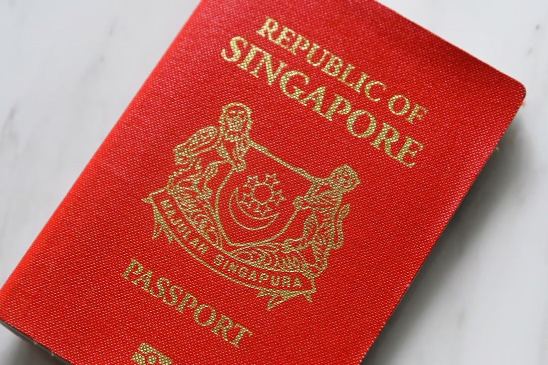 Hộ chiếu Singapore. Ảnh: AFP