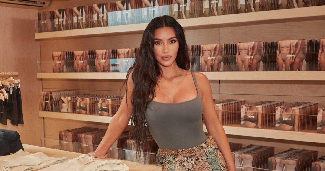 Kim Kardashian trong một cửa hàng của Skims. Ảnh: Skims