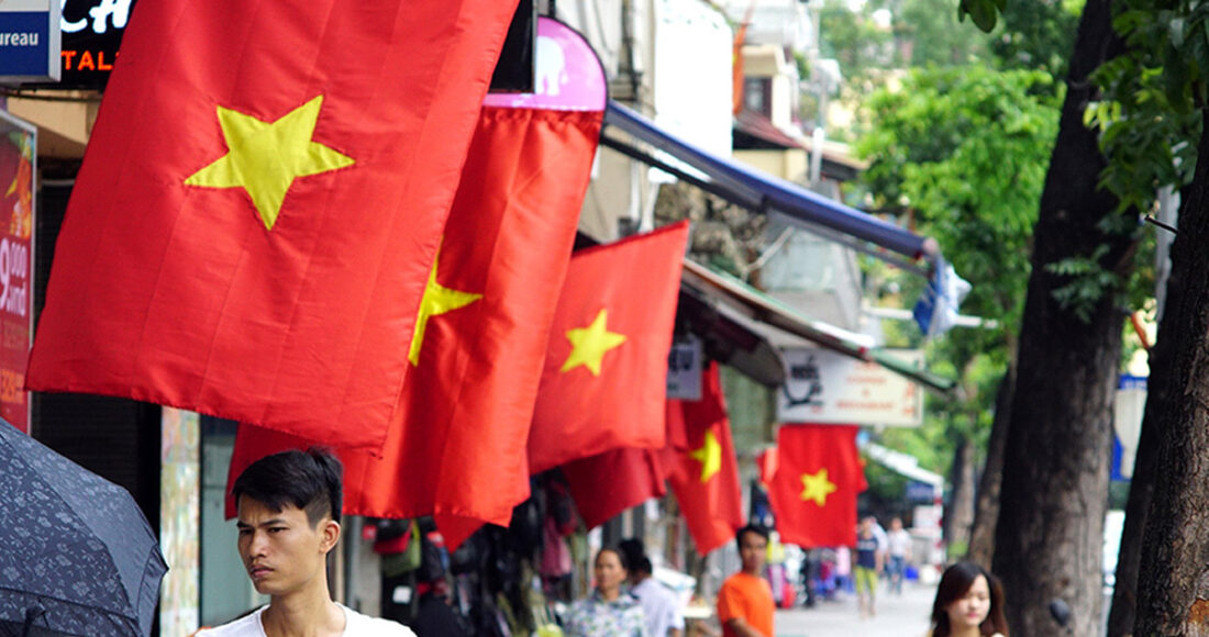 Đường phố Hà Nội treo cờ mừng ngày Quốc khánh. Ảnh: Giang Huy