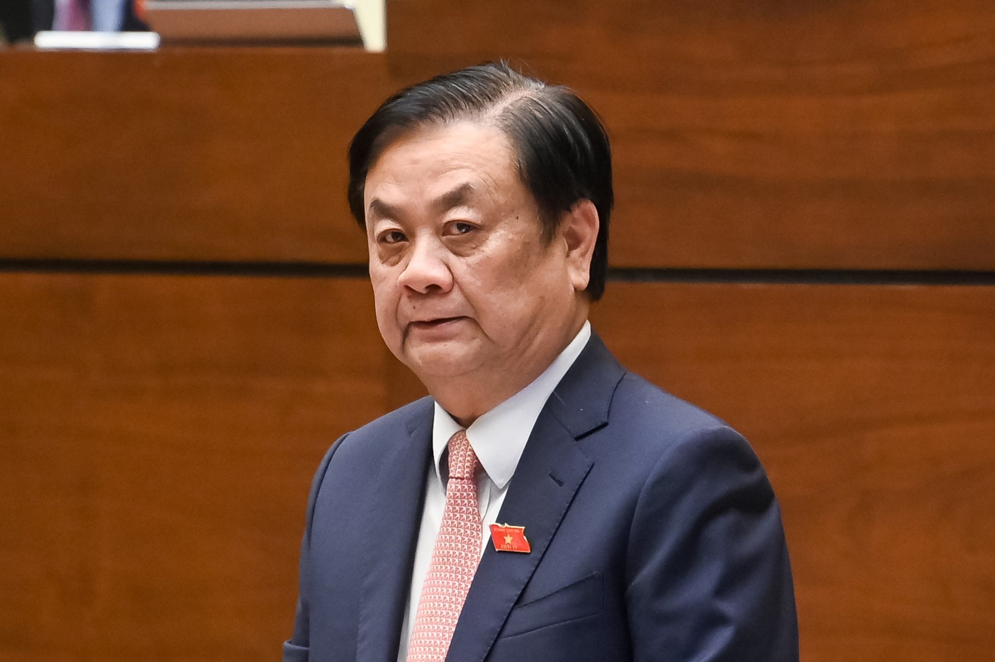 Bộ trưởng Lê Minh Hoan trả lời chất vấn Ủy ban Thường vụ Quốc hội, chiều 15/8. Ảnh: Media Quốc hội