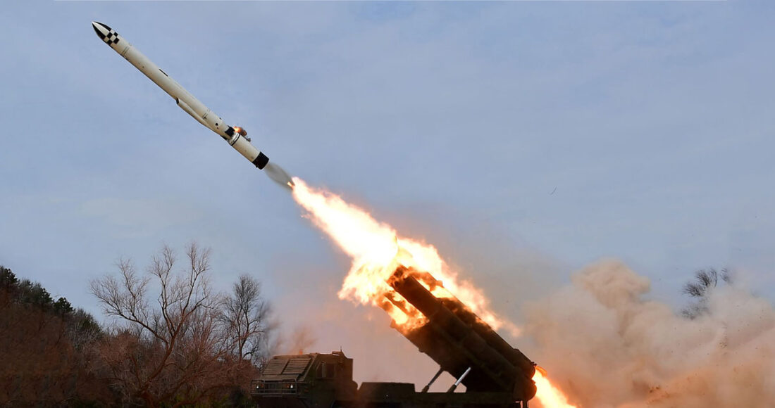 Tên lửa hành trình Hwasal của Triều Tiên rời bệ phóng hồi tháng 3. Ảnh: KCNA