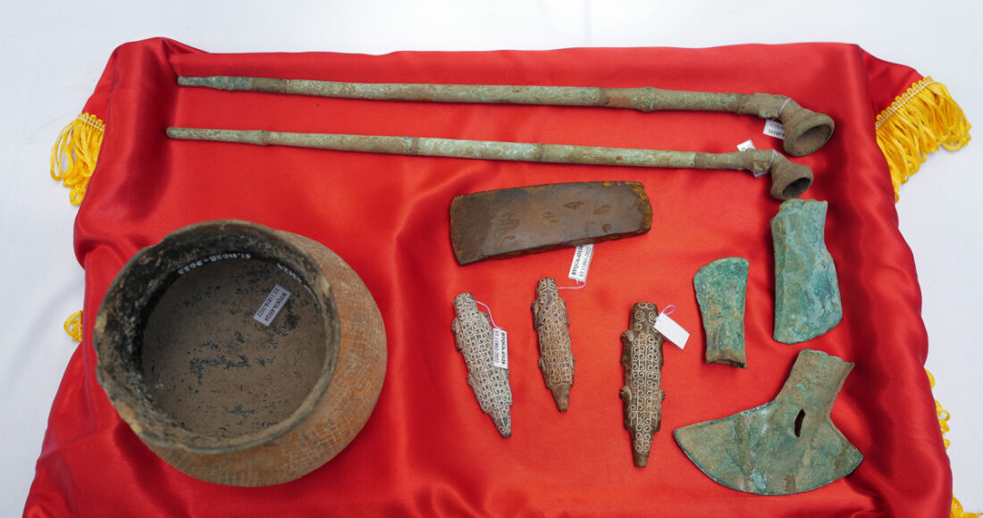 10 hiện vật cổ do Cục Điều tra Liên bang Mỹ (FBI) trao trả Việt Năm năm ngoái. Ảnh: Ngọc Thành