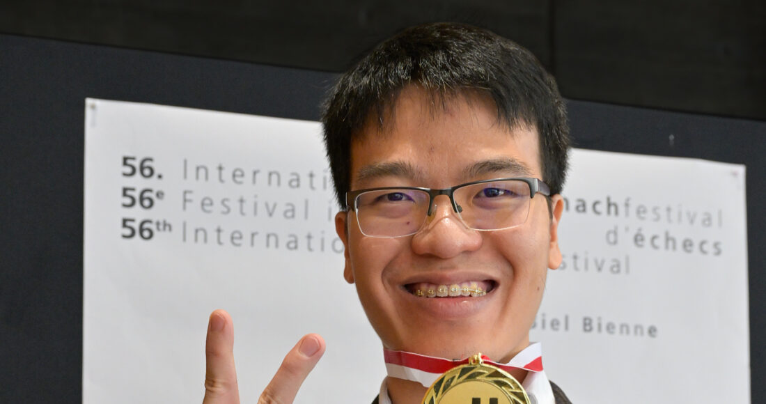 Lê Quang Liêm với HC vàng tại Biel Grandmaster, Thụy Sĩ ngày 27/7/2023. Ảnh: BCF