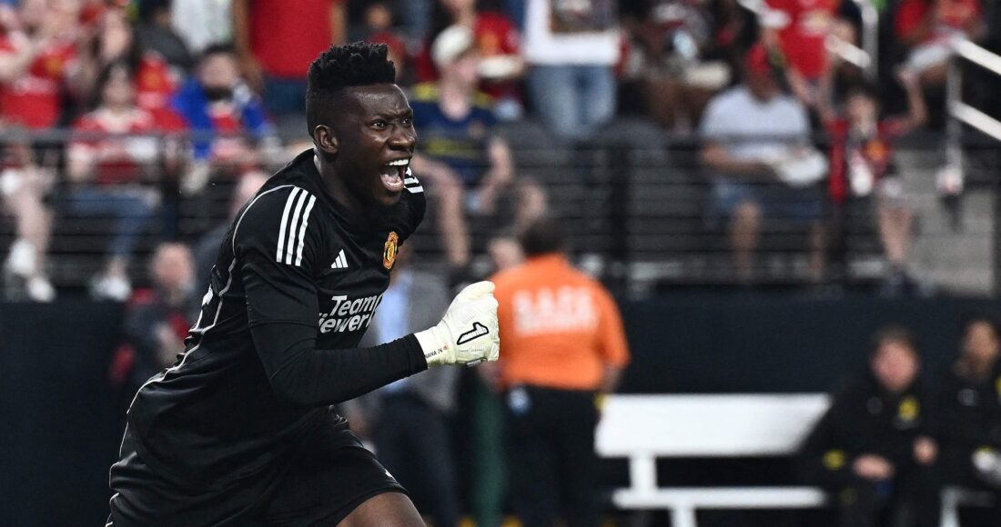 Onana trong lúc lao lên quát tháo Maguire. Ảnh: AFP