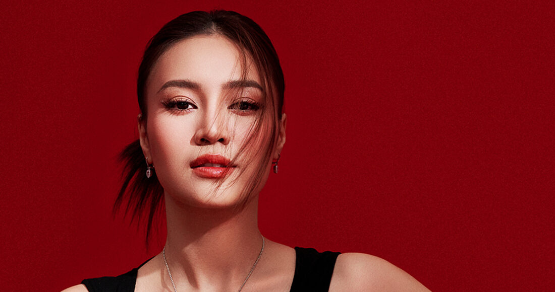 Diễn viên Ninh Dương Lan Ngọc thử sức ca hát và vũ đạo ở sân chơi Đạp gió. Ảnh: Nhân vật cung cấp