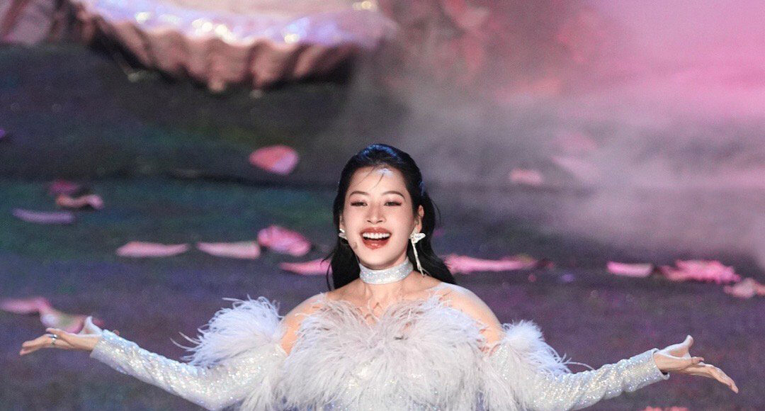 Chi Pu ở show Đạp gió. Ảnh: Mango