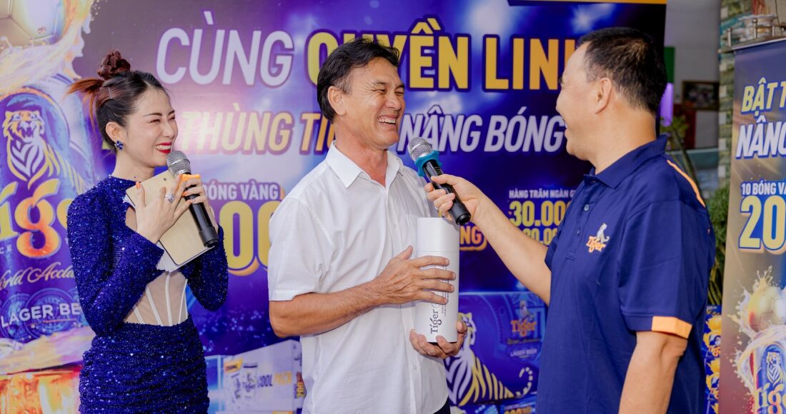 Quyền Linh giao lưu và thay mặt Tiger Beer tri ân chuỗi các tiệm tạp hoá, các anh chị chủ cửa hàng và nhà phân phối đã luôn đồng hành cùng thương hiệu