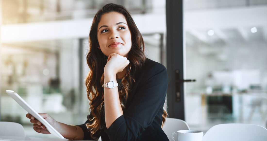 Người thông minh biết điểm mạnh, điểm yếu của bản thân và không ngừng học hỏi để tiến bộ. Ảnh: Hackspirit