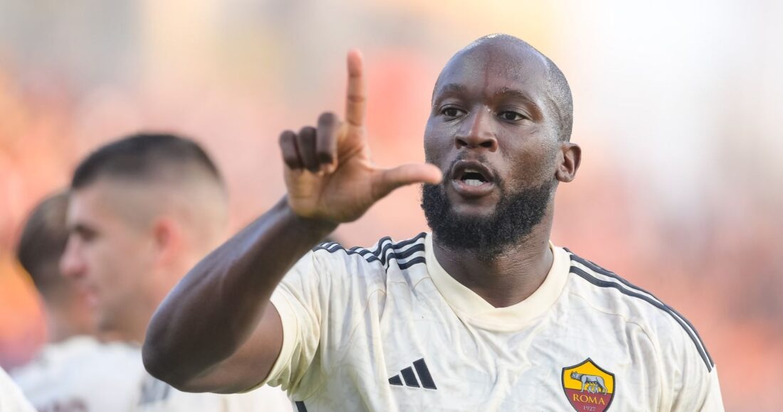 Lukaku mừng bàn trong trận Roma thắng Cagliari 4-1 tối 8/10. Ảnh: asroma.it