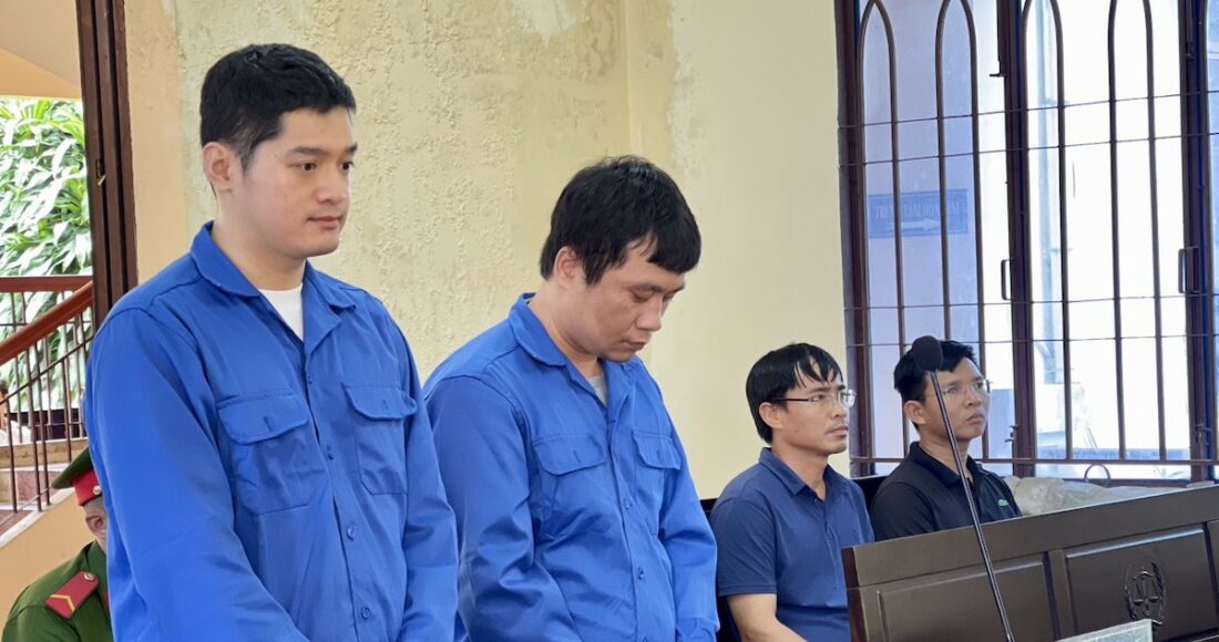 Hai bị cáo tại phiên tòa sáng nay. Ảnh: Phước Tuấn