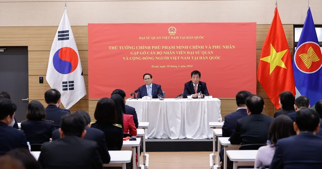 Thủ tướng Phạm Minh Chính gặp gỡ kiều bào tối 30/6. Ảnh: Nhật Bắc