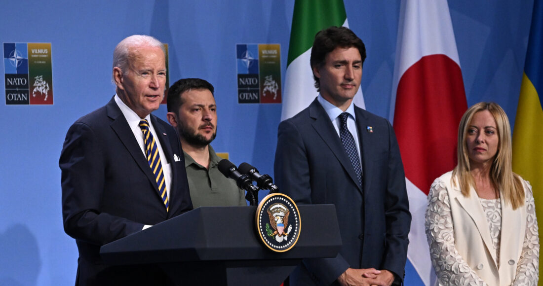 Từ trái qua phải: Tổng thống Mỹ Joe Biden, Tổng thống Ukraine Volodymyr Zelensky, Thủ tướng Canada Justin Trudeau và Thủ tướng Italy Giorgia Meloni tại Vilnius, Litva, hồi tháng 7/2023. Ảnh: AFP