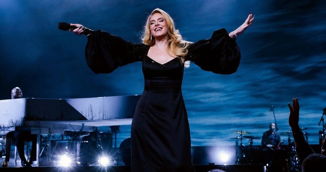 Ca sĩ Adele trên sân khấu tại Las Vegas hồi tháng 2. Ảnh: Instagram Adele