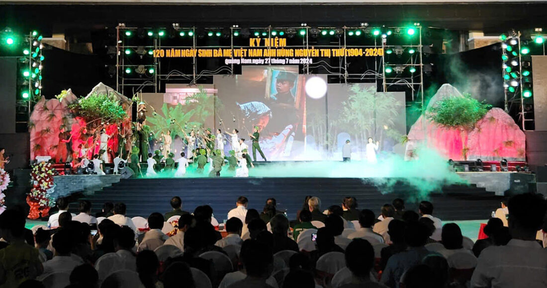 Lễ kỷ niệm 120 năm ngày sinh mẹ Việt Nam anh hùng Nguyễn Thị Thứ. Ảnh: Đắc Thành