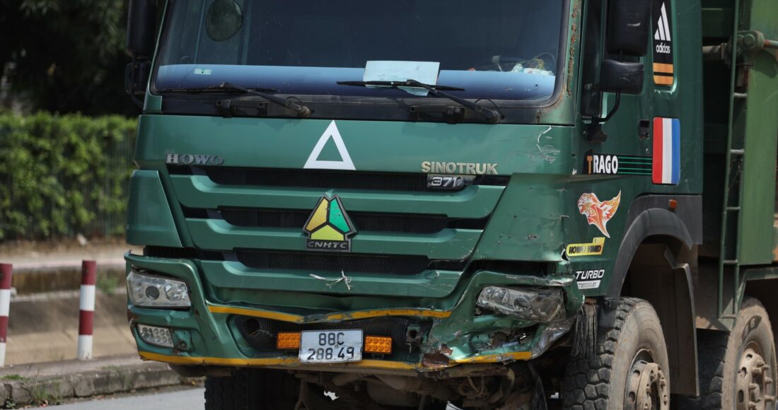 Xe ben gây tai nạn liên hoàn khiến 4 mẹ con tử vong. Ảnh: Phạm Chiểu