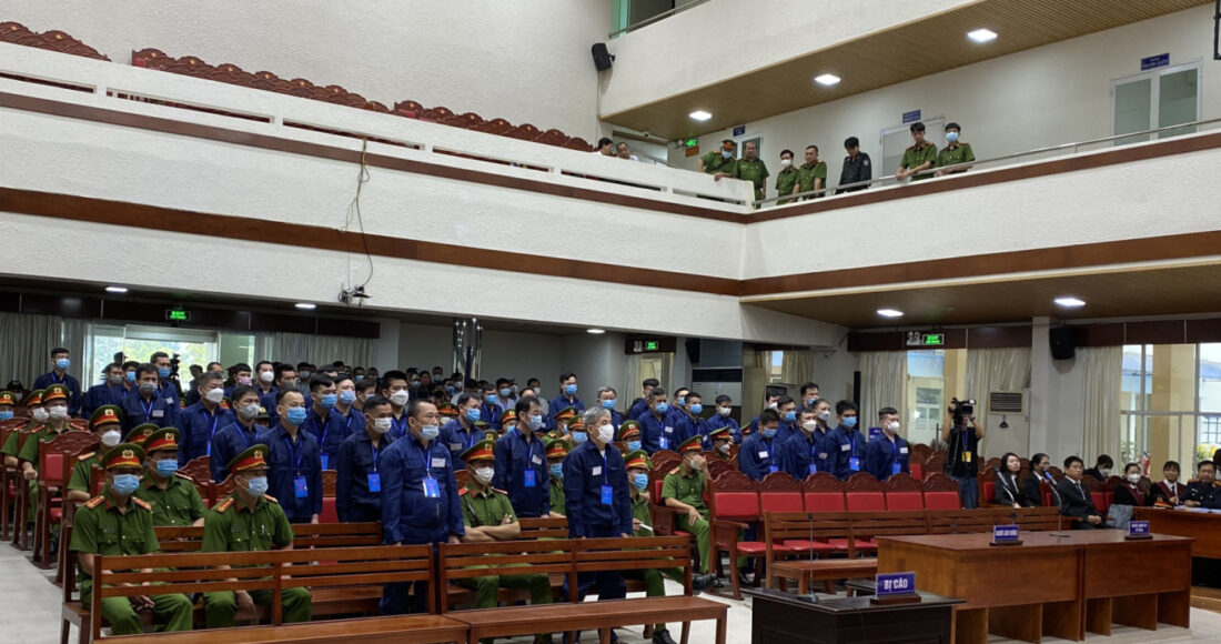Các bị cáo tại phiên tòa sơ thẩm năm 2022. Ảnh: Phước Tuấn