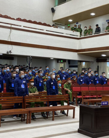 Các bị cáo tại phiên tòa sơ thẩm năm 2022. Ảnh: Phước Tuấn