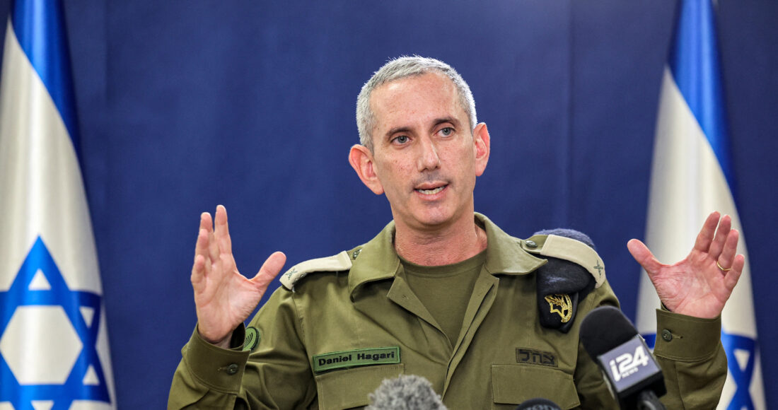 Chuẩn đô đốc Daniel Hagari, phát ngôn viên lực lượng phòng vệ Israel (IDF), tại cuộc họp báo ở Tel Aviv tháng 10/2023. Ảnh: AFP