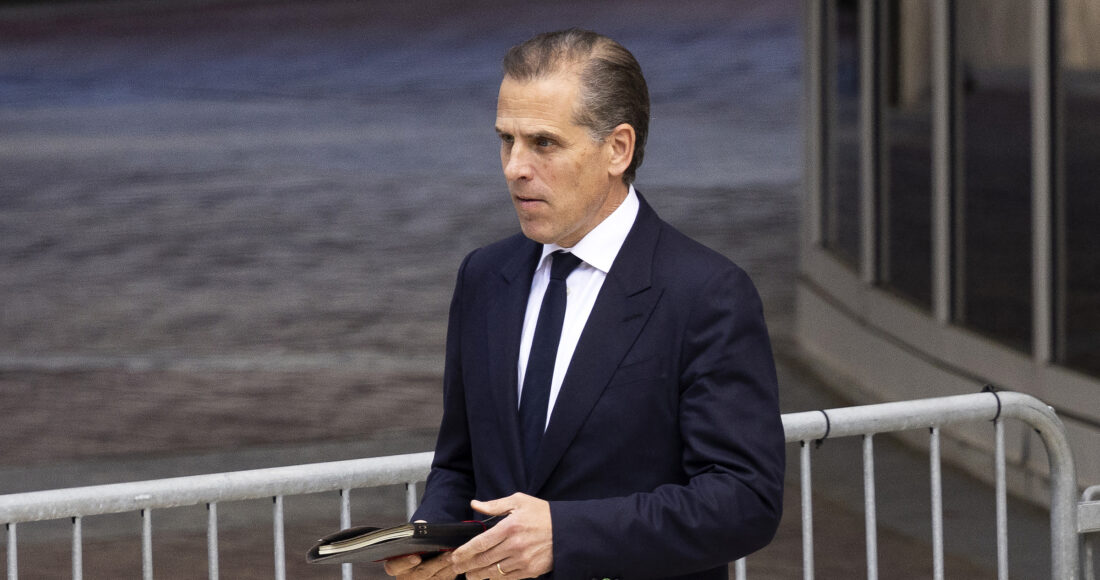 Hunter Biden rời tòa án liên bang Wilmington, bang Delaware ngày 10/6. Ảnh: AFP