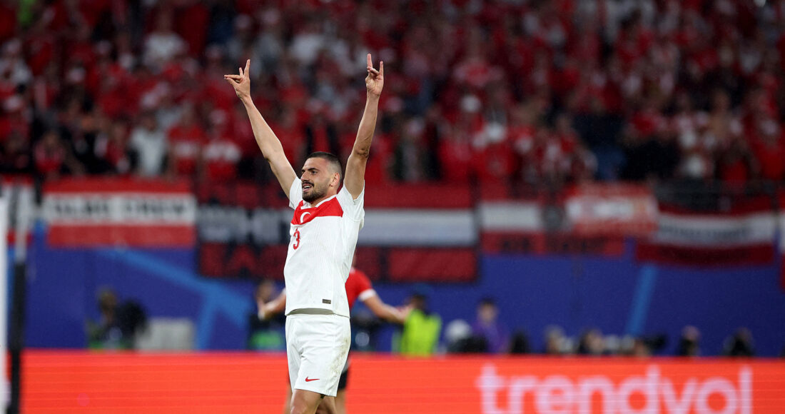 Màn ăn mừng gây tranh cãi của hậu vệ Thổ Nhĩ Kỳ Merih Demiral trong trận gặp Áo hôm 2/7 tại vòng 1/8 Euro 2024 ở thành phố Leipzig, Đức. Ảnh: AFP