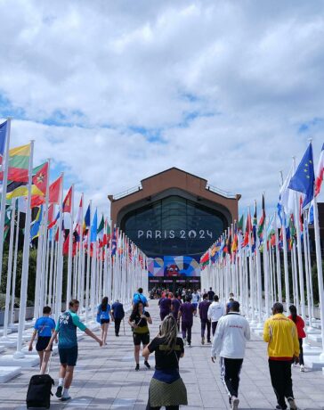 Khu vực cổng vào của Làng Olympic ở phía bắc Paris, Pháp. Ảnh: AFP