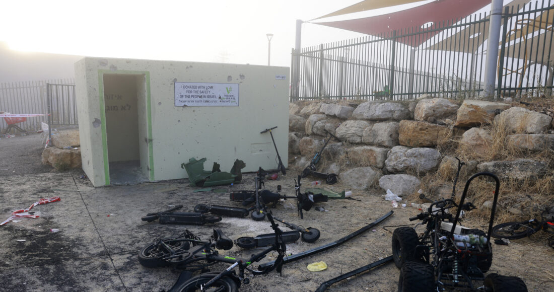 Hiện trường sau vụ tập kích sân bóng ở Majdal Shams, Cao nguyên Golan ngày 27/7. Ảnh: AFP