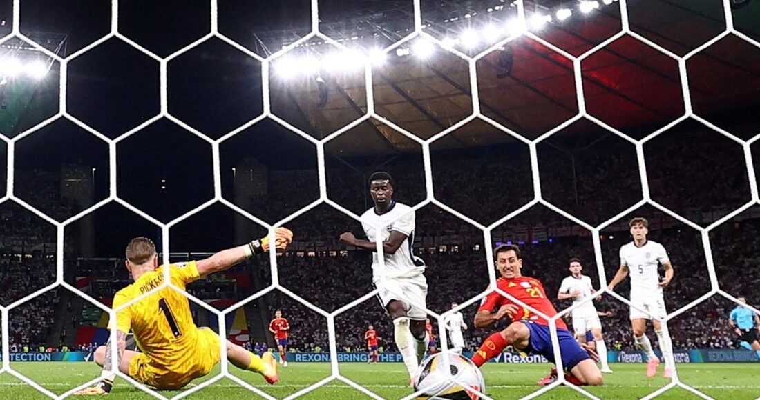 Mikel Oyarzabal ghi bàn ấn định tỷ số 2-1 cho Tây Ban Nha trong trận chung kết Euro 2024 thắng Anh  trên sân Olympic, Berlin, Đức ngày 14/7. Ảnh: AS