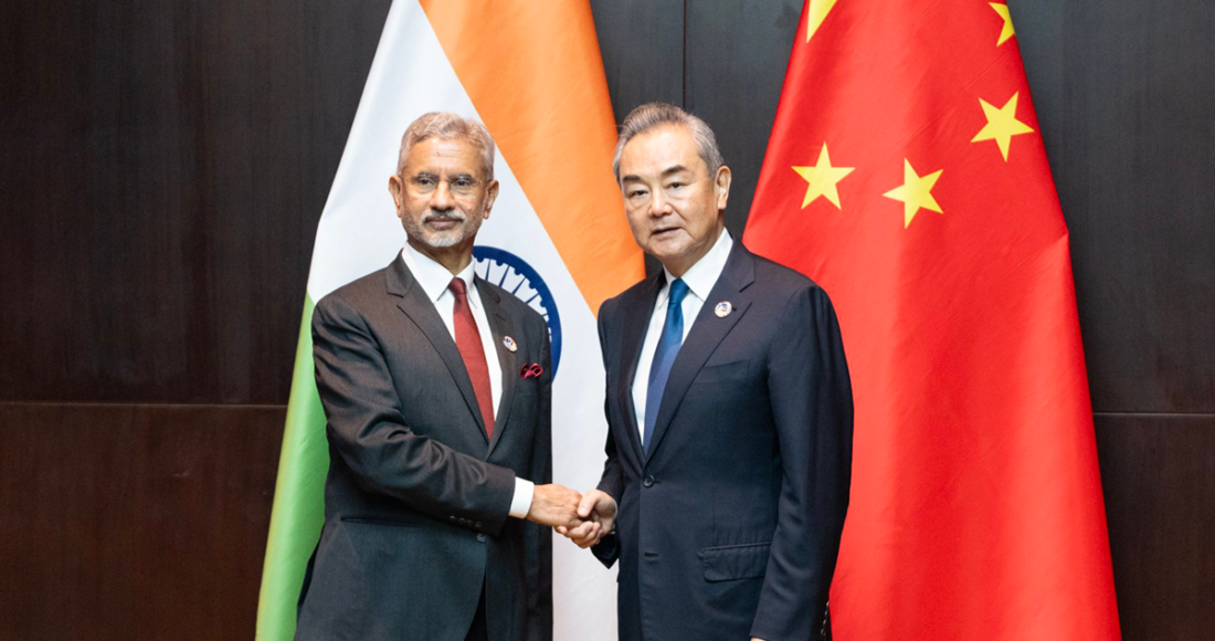 Ông Jaishankar và ông Vương tại Lào hôm 25/7. Ảnh: Văn phòng Ngoại trưởng Ấn Độ