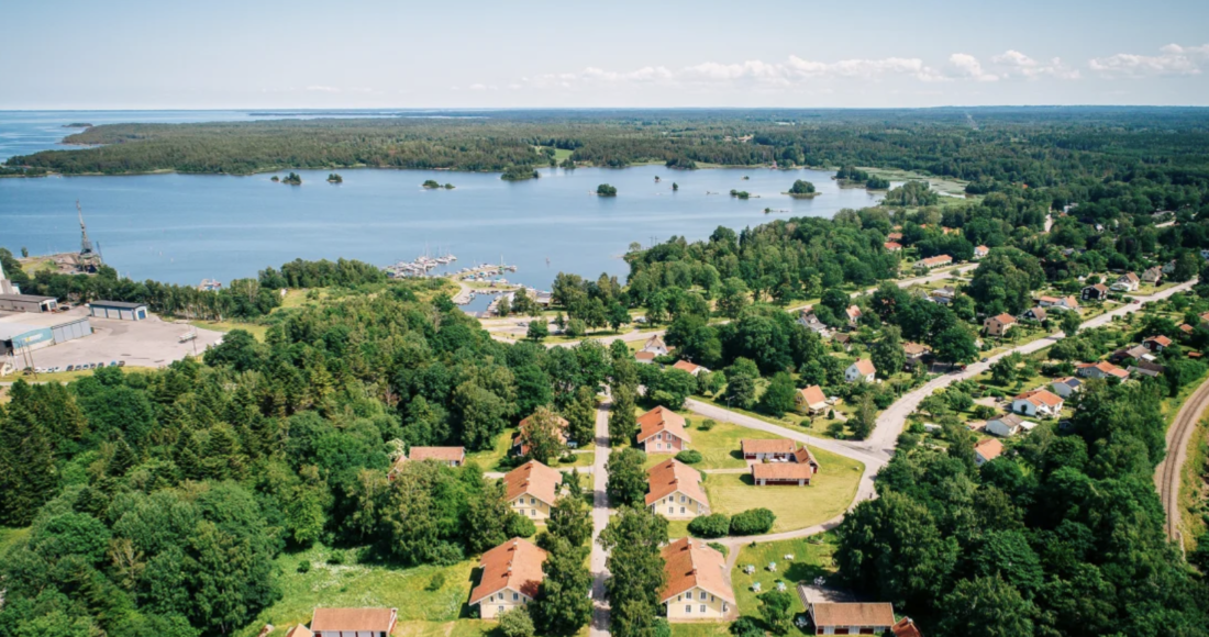 Làng Hällekis nằm cạnh hồ Vänern thuộc thị trấn Gotene hiện có 800 cư dân sinh sống. Ảnh: Götene kommun