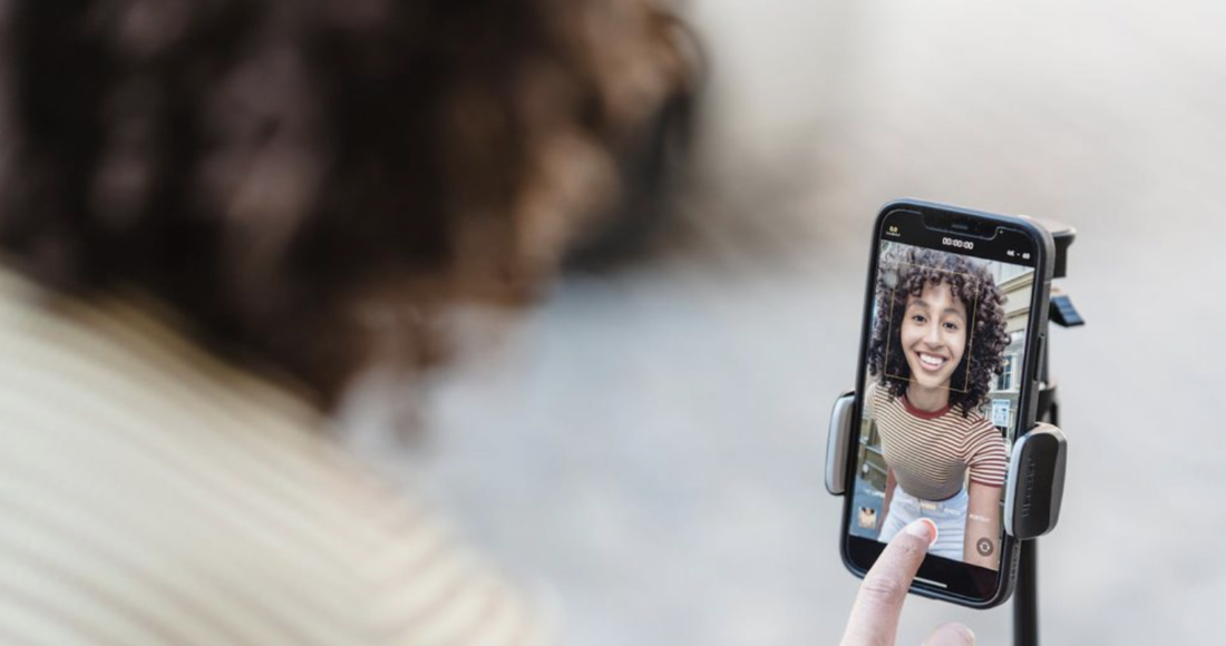 Nhiều chuyên gia tự xưng lợi dụng nền tảng mạng xã hội để trục lợi bằng việc bán khóa học dởm. Ảnh minh họa: Bluebird Pexel