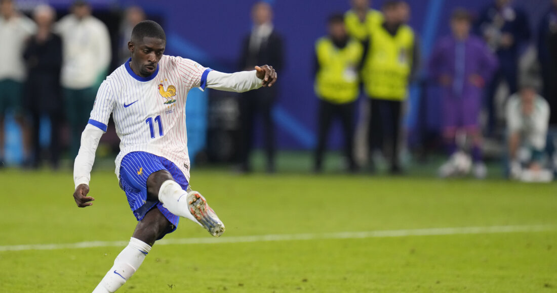 Ousmane Dembele đá luân lưu trong trận Pháp - Bồ Đào Nha ở tứ kết Euro 2024 trên sân Hamburg ngày 5/7. Ảnh: AP