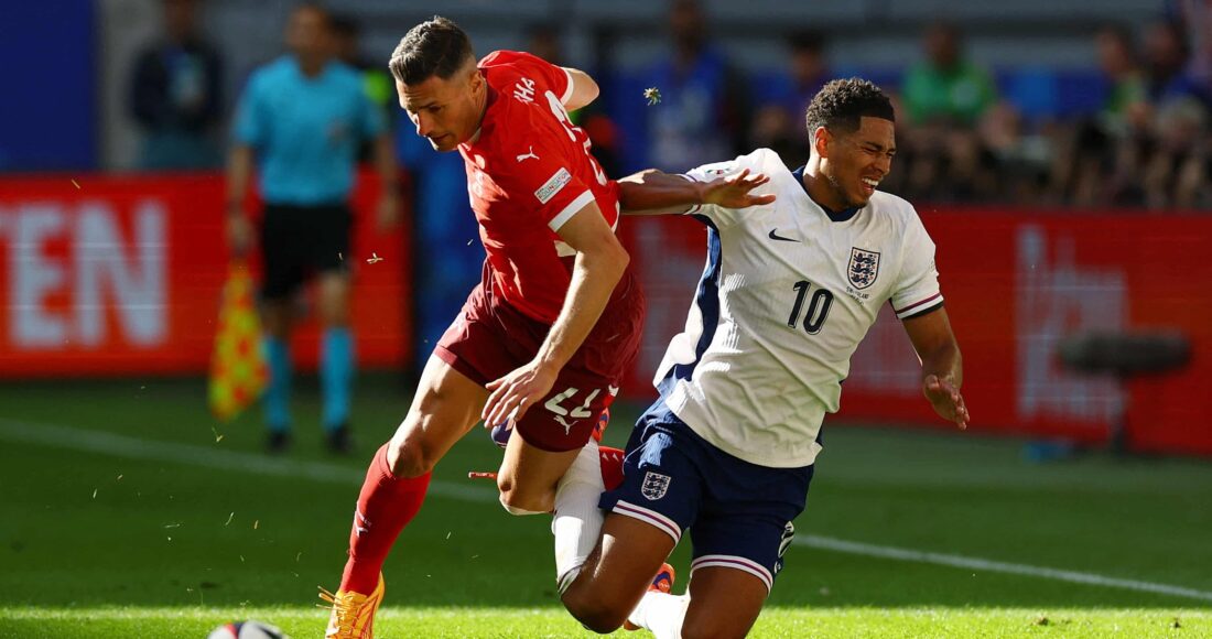 Bellingham bị Fabian Schar phạm lỗi trong hiệp hai trận Anh - Thụy Sĩ tại tứ kết Euro 2024. Ảnh: Reuters