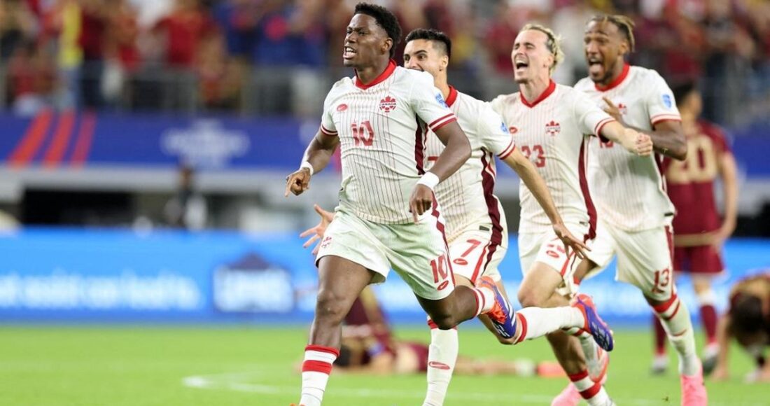 Các cầu thủ Canada mừng chiến thắng sau loạt luân lưu trận tứ kết Copa America với Venezuela sáng 6/7. Ảnh; AFP