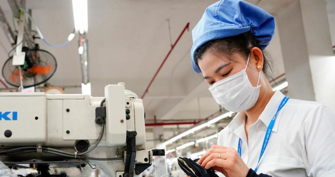 Công nhân làm việc tại một công ty may ở Đà Nẵng, tháng 6/2024. Ảnh: Nguyễn Đông