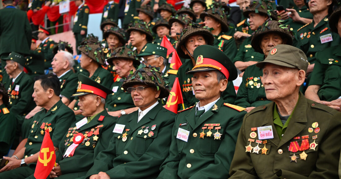 Các cựu chiến binh tham dự lễ diễu binh kỷ niệm 70 năm chiến thắng Điện Biên Phủ. Ảnh: Ngọc Thành