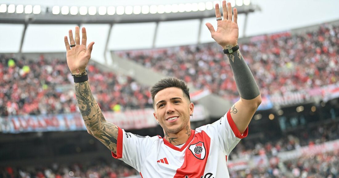 Enzo Fernandez giao lưu với khán giả River Plate trên sân Mas Monumental, thành phố Buenos Aires, Argentina ngày 21/7/2024. Ảnh: RiverPlate