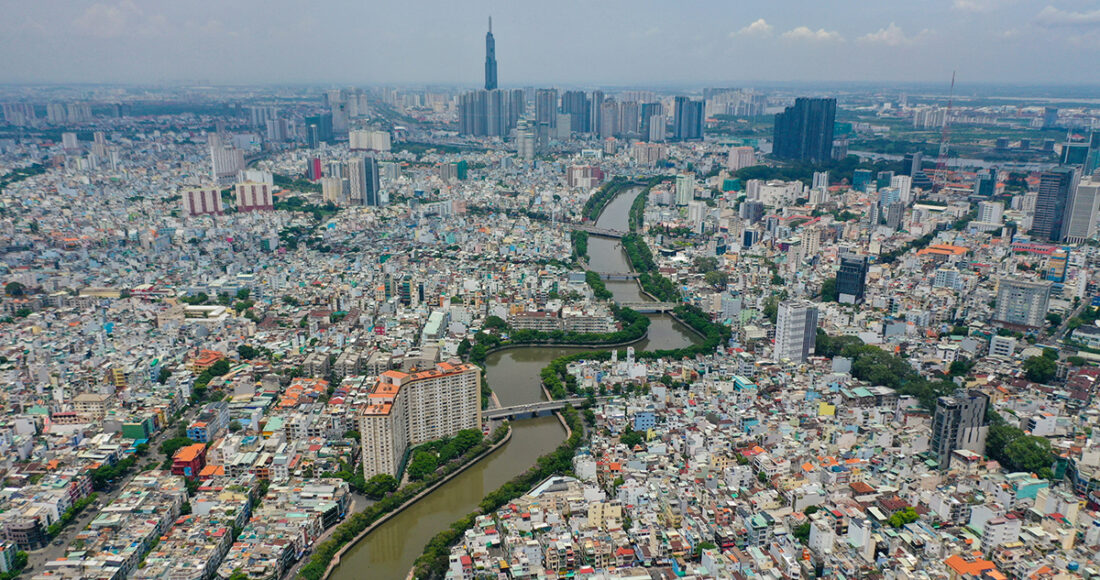 Kênh Nhiêu Lộc - Thị Nghè, một trong các đoạn tuyến tàu điện được đề xuất đi qua. Ảnh: Quỳnh Trần