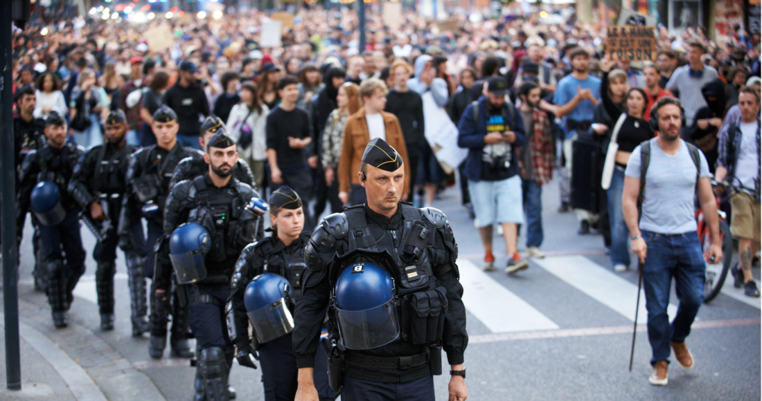Cảnh sát chống bạo động Pháp tại một cuộc biểu tình ở Toulouse, ngày 1/7. Ảnh: AFP