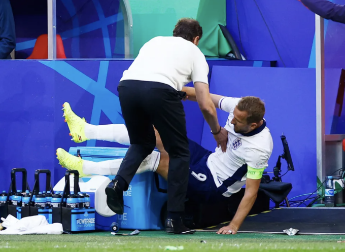 gareth-southgate-harry-kane-an-1608-5729