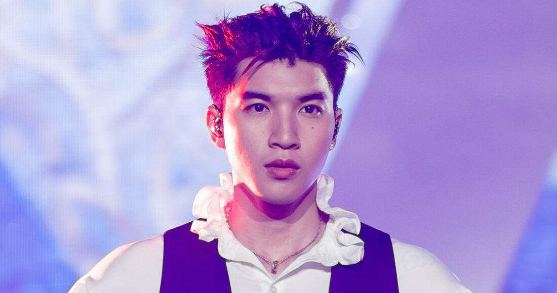 HIEUTHUHAI trong tiết mục Nỗi đau ngây dại. Ảnh: Vie