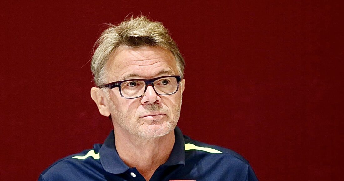 HLV Philippe Troussier tham dự họp báo vòng loại U23 châu Á 2024 vào tháng 9/2023. Ảnh: Hiếu Lương