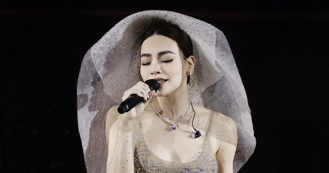 Hồ Ngọc Hà trong đêm nhạc Love Songs ở Đà Nẵng. Ảnh: Sam Le
