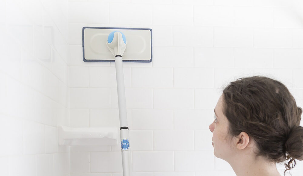 Cây lau tường hiệu quả để làm sạch và ngăn nấm mốc phòng tắm. Ảnh: Housedigest