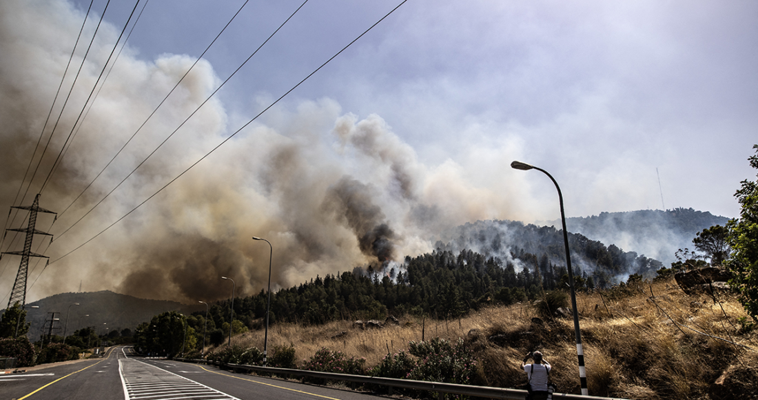 Khói bốc lên ở miền bắc Israel sau đòn tập kích của Hezbollah hôm 4/7. Ảnh: AFP