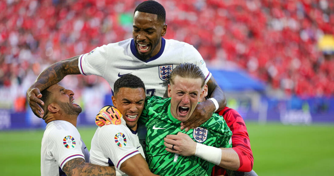 Ivan Toney (trên) mừng chiến thắng của Anh trước Thụy Sĩ ở loạt đá luân lưu tại tứ kết Euro trên sân Dusseldorf, ngày 6/7/2024. Ảnh: Shutterstock