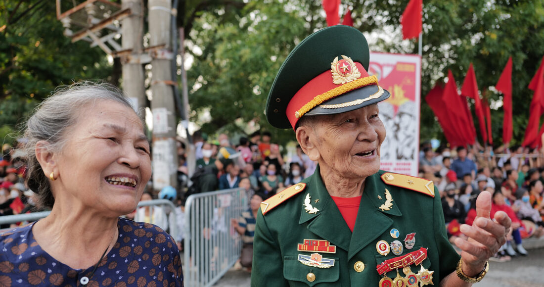 Cựu chiến binh từng tham gia giải phóng Điện Biên thăm lại chiến trường dịp kỷ niệm 70 năm chiến thắng, tháng 5/2024. Ảnh: Ngọc Thành