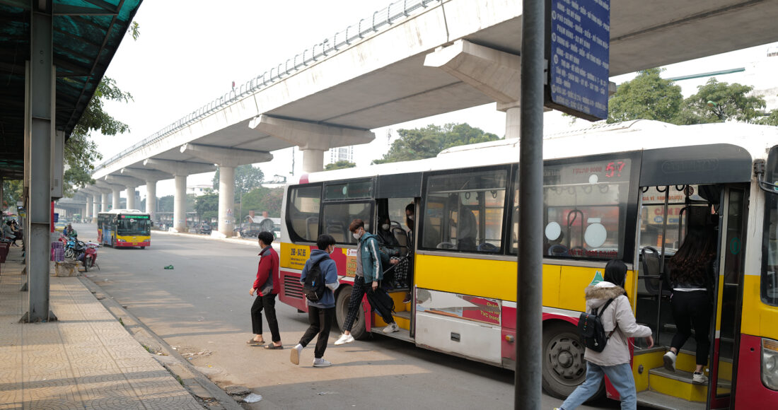 Xe buýt truyền thống của Hà Nội hiện nay đang sử dụng dầu diezel. Ảnh: Ngọc Thành