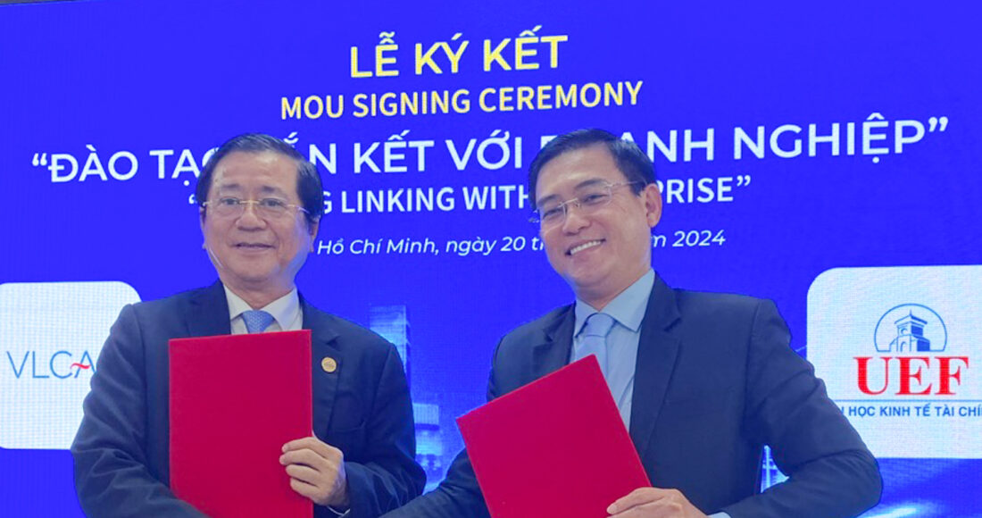 Chủ tịch Trung tâm Trọng tài thương mại Luật gia Việt Nam và lãnh đạo ĐH Kinh tế - Tài chính ký kết hợp tác. Ảnh: Hải Duyên
