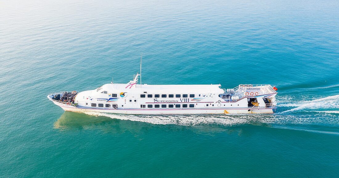 Tàu cao tốc di chuyển trên tuyến Rạch Giá - Phủ Quốc. Ảnh: SKG