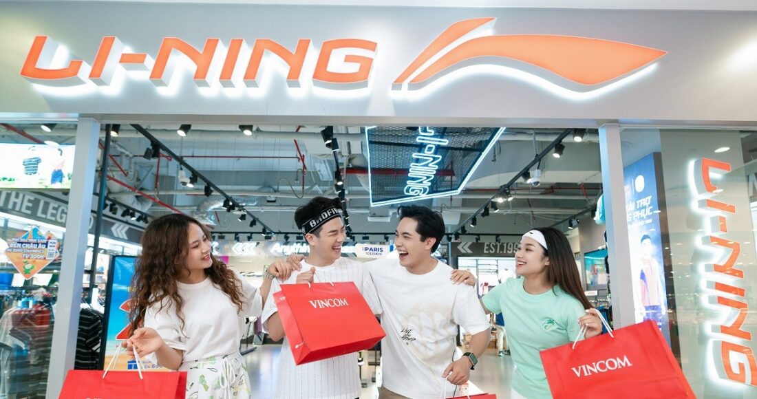 Các thương hiệu thời trang nổi tiếng như Zara, H&M, Adidas, Anta... góp mặt với hàng loạt ưu đãi lên đến 50%. Ảnh: Vincom